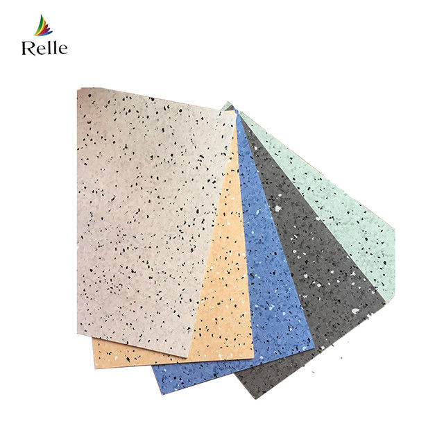Protéger contre les ESD Plancher antistatique 600x600 Plancher en plastique couvrant 1,8 mm-3,0 mm