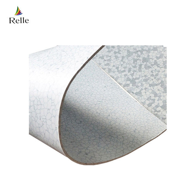 Protéger contre les ESD Plancher antistatique 600x600 Plancher en plastique couvrant 1,8 mm-3,0 mm