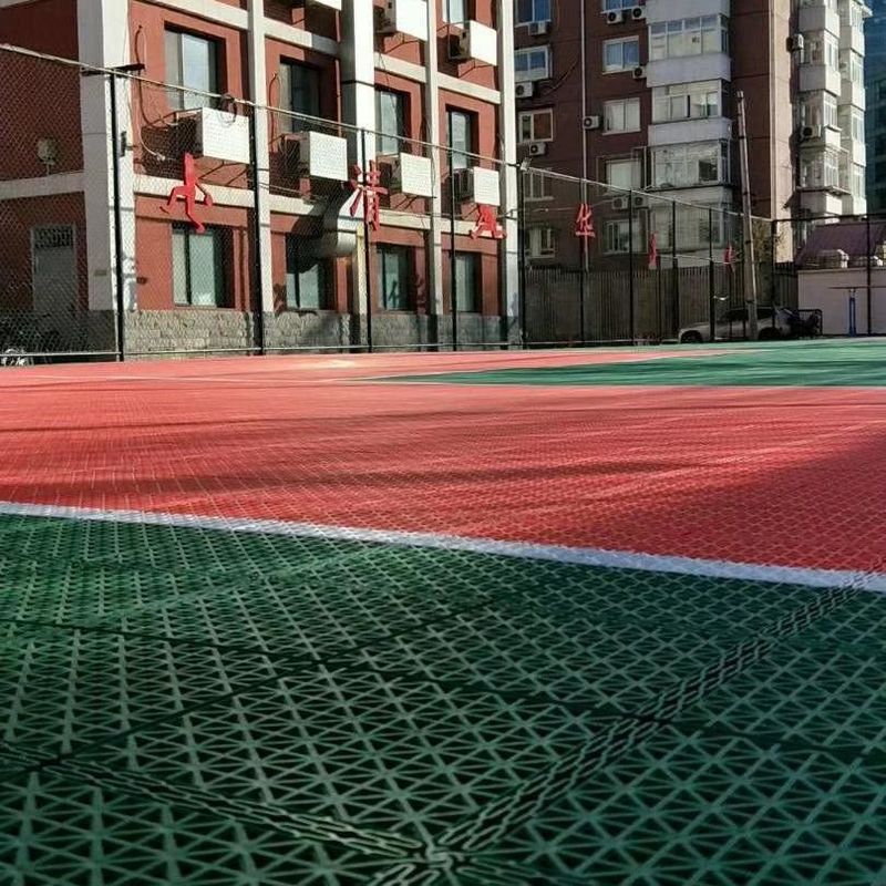 Plancher de sport en PP bleu 3,5 mm 4,5 mm 6 mm Carreaux de sport en extérieur