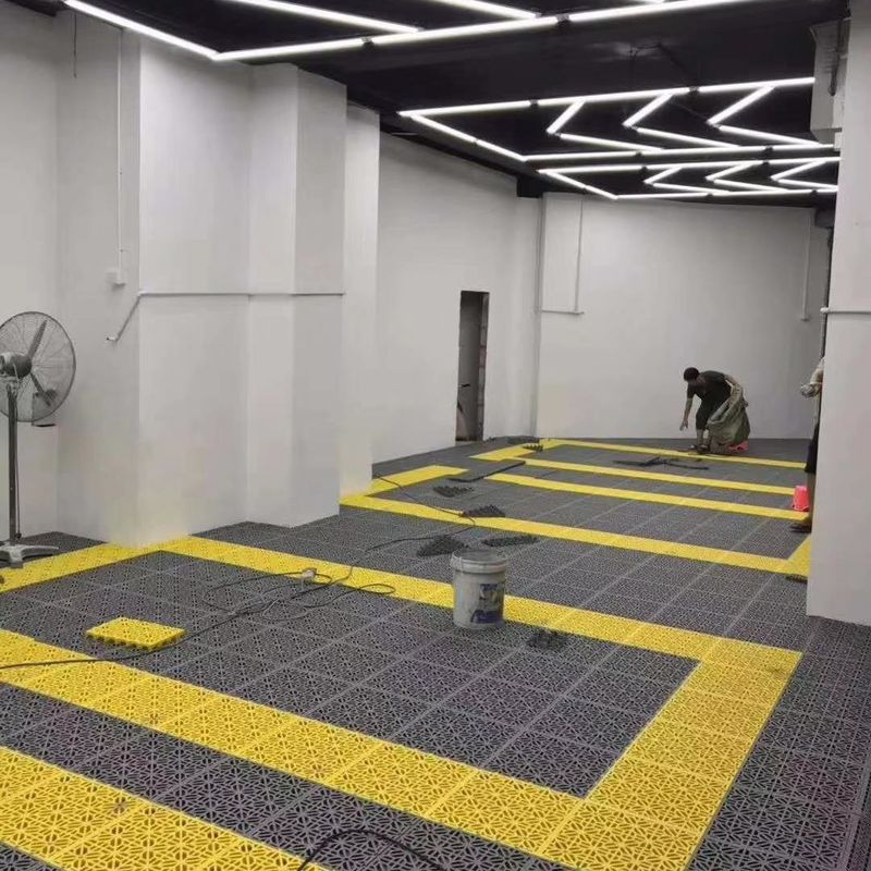 Plancher de sport en PP bleu 3,5 mm 4,5 mm 6 mm Carreaux de sport en extérieur