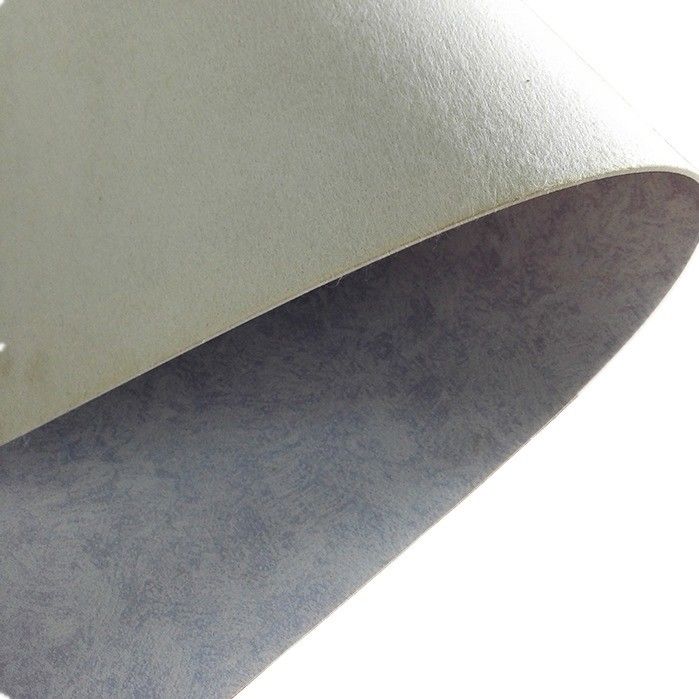 Plancher en vinyle gris blanc et en vinyle hétérogène pour Oman