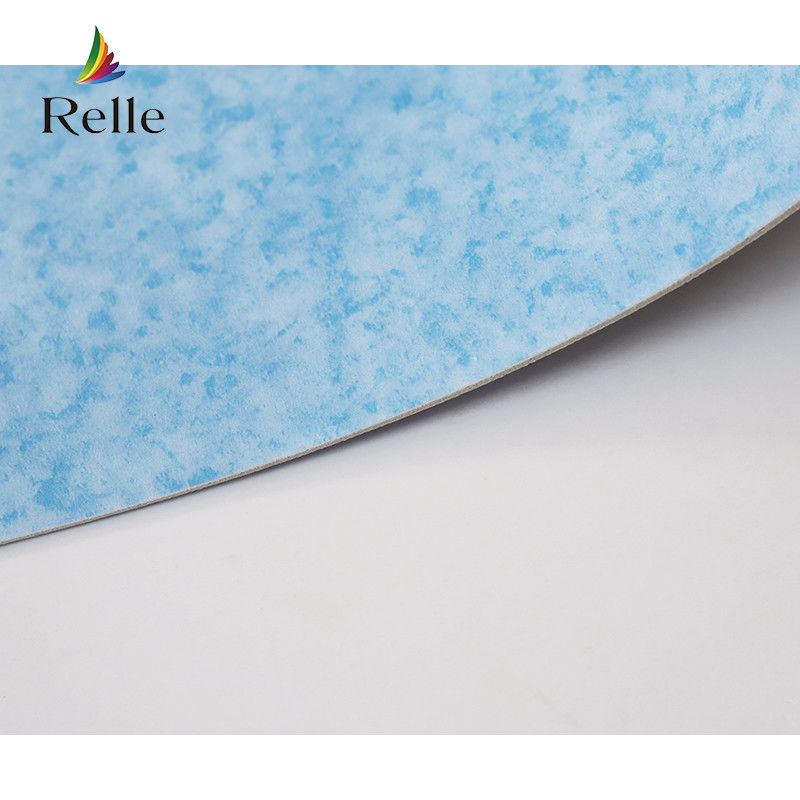 Plancher en vinyle gris blanc et en vinyle hétérogène pour Oman
