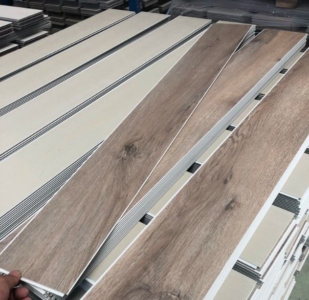 Relle SPC Cliquez planche plancher 4mm 5mm 6mm 7mm épaisseur plancher SPC de luxe