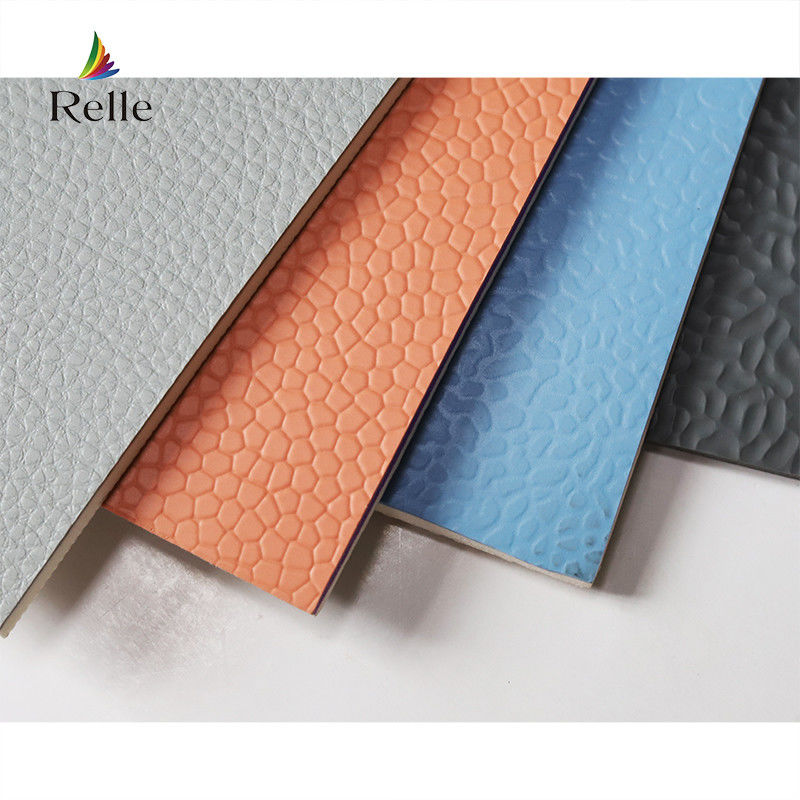600 Options de couleurs Relle PVC rouleau de plancher de cour de futsal avec conception de texture de grille
