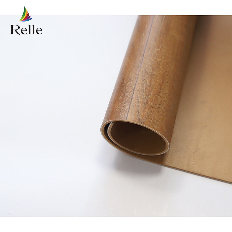 Rouleaux de revêtement de sol en vinyle pour l'installation de colle sur les terrains de futsal en intérieur