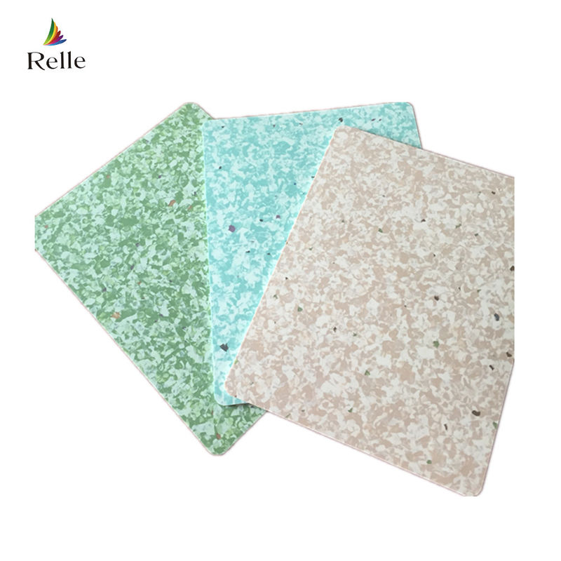 Planchers en vinyle de texture claire de 3 mm Carreaux homogènes en PVC pour installations médicales
