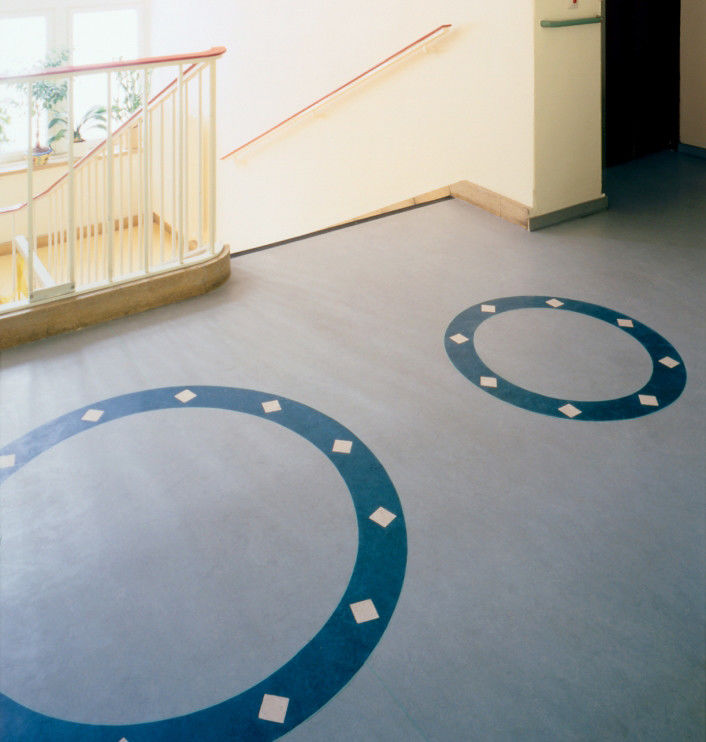 Planchers en vinyle de texture claire de 3 mm Carreaux homogènes en PVC pour installations médicales