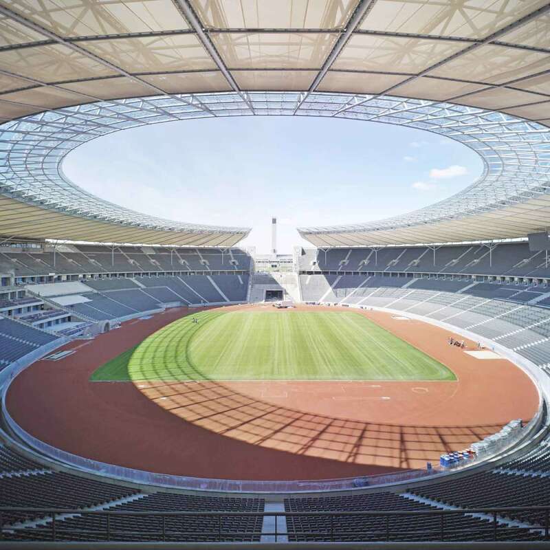 Membrane en PTFE pour les bâtiments de stades Membrane en PTFE imperméable et respirant pour le toit et les murs des stades