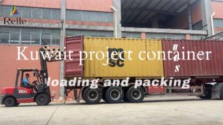 Chargement et emballage des conteneurs du projet Koweït